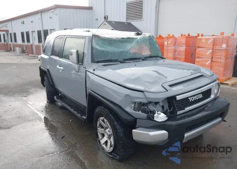 2014 Toyota Fj Cruiser z USA, uszkodzony, nr VIN JTEBU4BF4EK180418